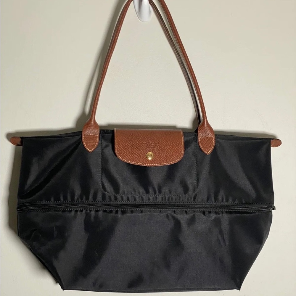 Expandable Longchamp in Black